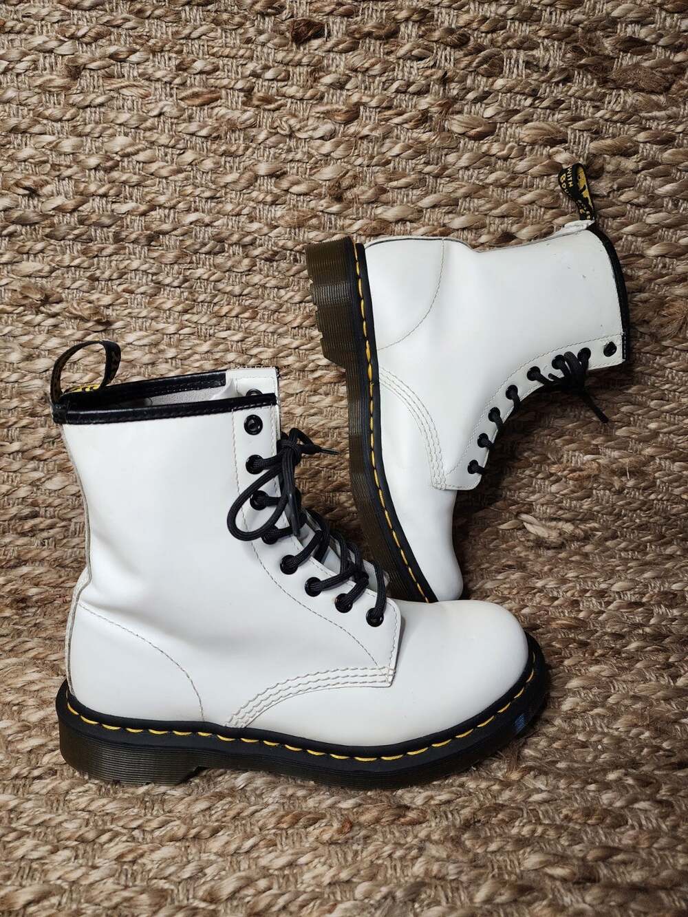 Dr Martens White Leather 8 Eye Lace Up Combat Ankle Boots Womens 8 Mens 7 School